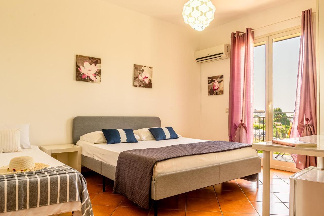 Villetta Mari E Amuri Giardini Naxos Eksteriør bilde